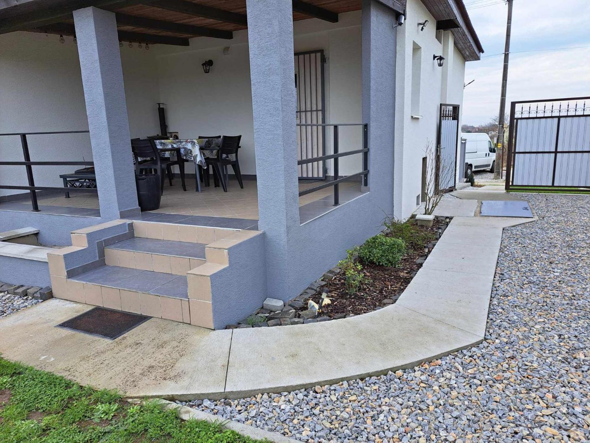 Grapeline Guesthouse Chotin エクステリア 写真